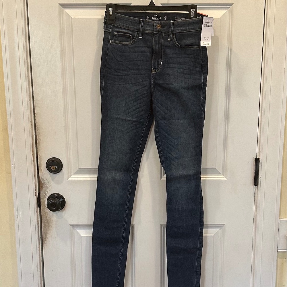 Hollister High rise, Super Skinny Jeans (Dark Blue) - Size 3L